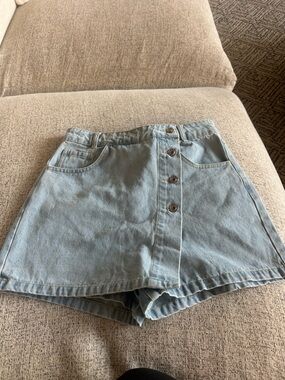 NWT Stitch and feather denim skort-small